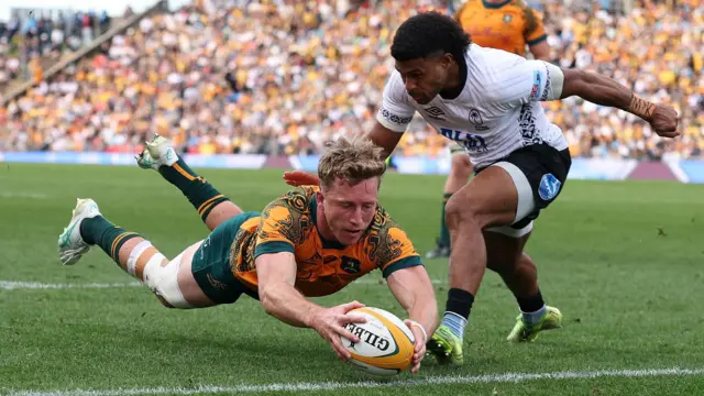 Australia edged Fiji with a last-minute try