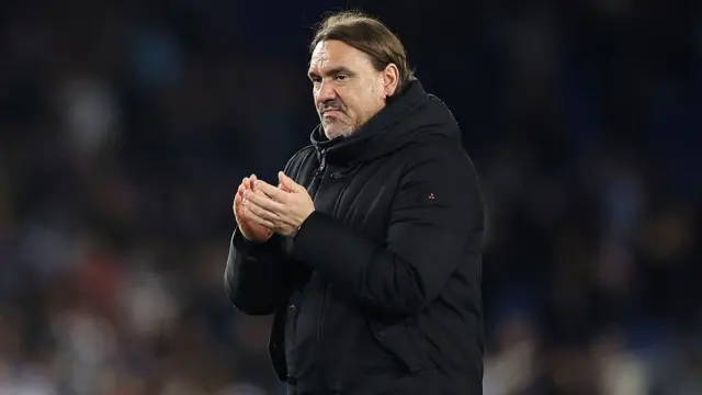 Daniel Farke applauding Leeds fans 