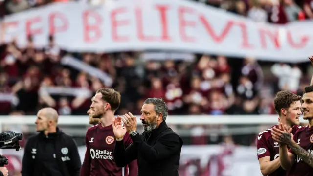 Hearts players and Derek McInnes