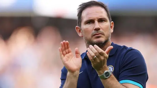 Frank Lampard applauds Chelsea fans