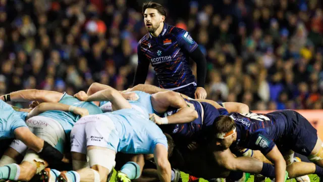 Glasgow Warriors and Edinburgh players