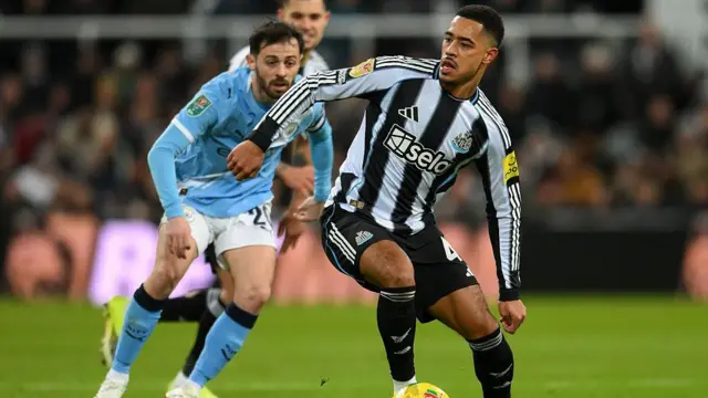 Jacob Ramsey on the ball for Newcastle