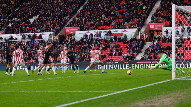 Kevin of Fulham scores against Stoke City