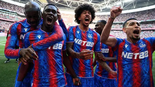Ismaila Sarr is celebrating with Jean-Philippe Mateta, Chris Richards and Daniel Munoz