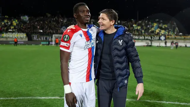  Ismaila Sarr of Crystal Palace and Oliver Glasner, Manager of Crystal Palace, speak after the team's victory