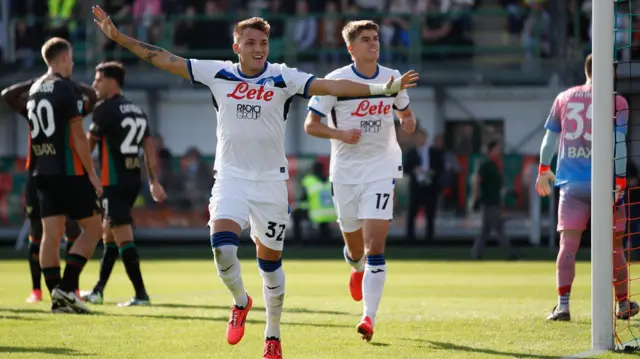 Atalanta's Mateo Retegui celebrates