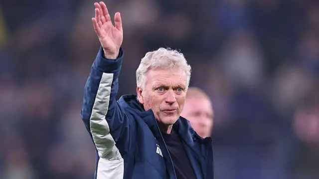 David Moyes waving