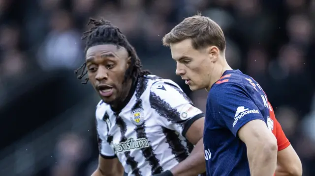 St Mirren's Dan Nlundulu and Kilmarnock's Lewis Mayo