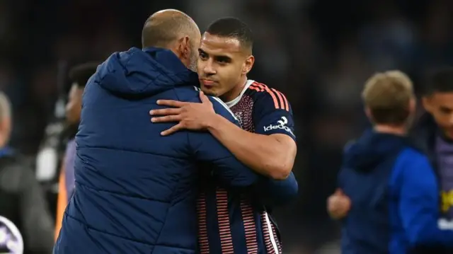 Murillo and Nuno Espirito Santo embrace