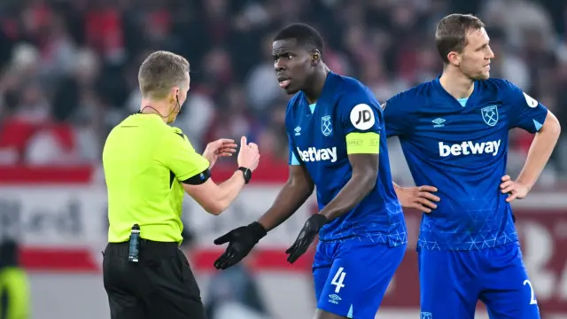 Kurt Zouma with referee during match against Freiburg