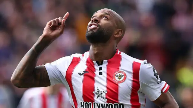 Igor Thiago of Brentford celebrates