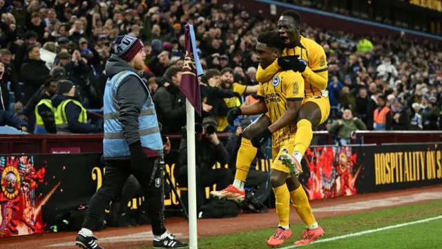 Brighton celebrate Tariq Lamptey's equaliser against Aston Villa