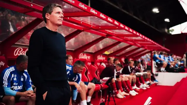Oliver Glasner stands in his dugout