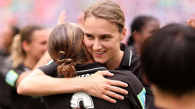 Vivianne Miedema and Grace Clinton of Manchester City embrace 