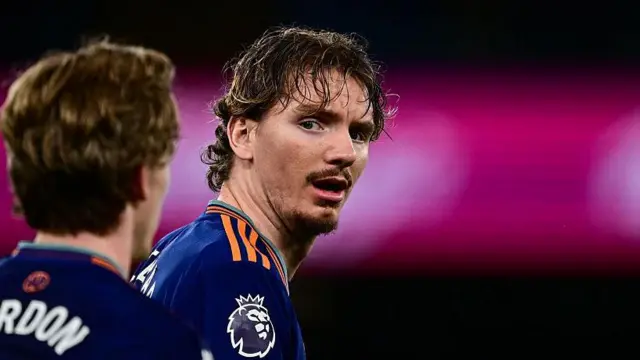 Nick Woltemade in action against Manchester City