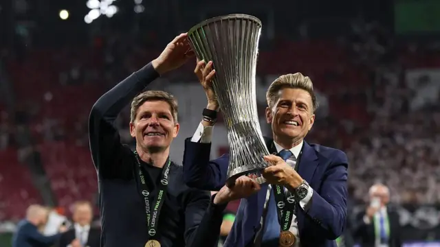 Oliver Glasner and Steve Parish hold the Europa Conference League trophy