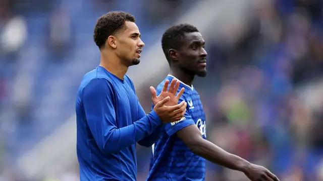 Iliman Ndiaye and Idrissa Gana Gueye of Everton acknowledge the fans after the Premier League match between Everton and Crystal Palace at Hill Dickinson Stadium 