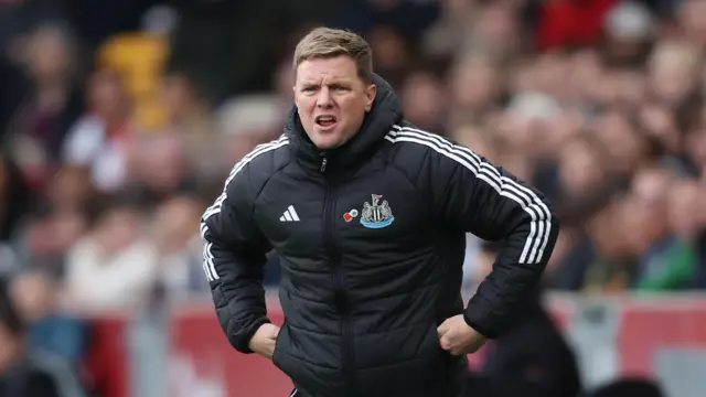 Newcastle United manager Eddie Howe puts his hands on his hips
