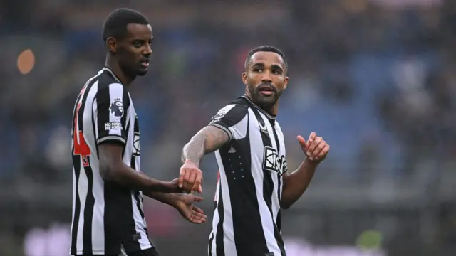 Alexander Isak of Newcastle United and Callum Wilson