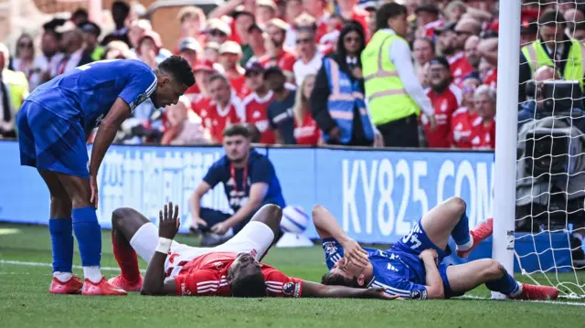 Taiwo Awoniyi and Facundo Buonanotte react after colliding with goalpost