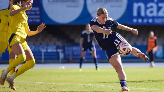 Maria McAneny scores