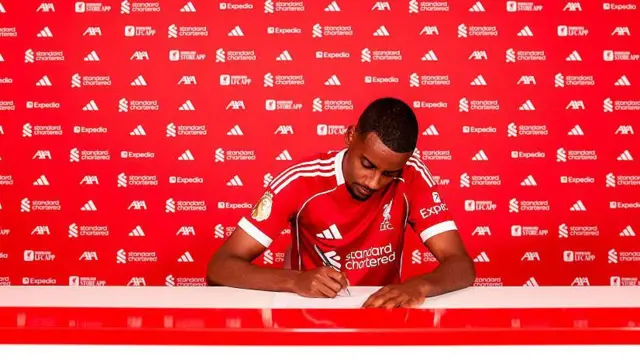 Alexander Isak signing a contract