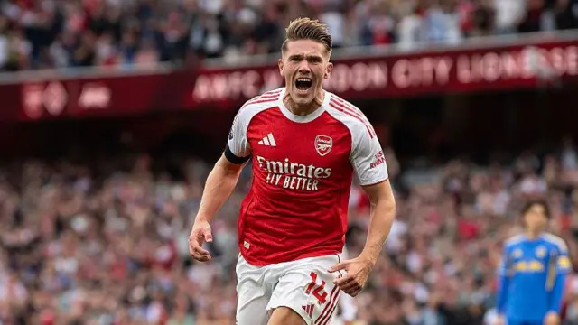 Viktor Gyokeres celebrating.