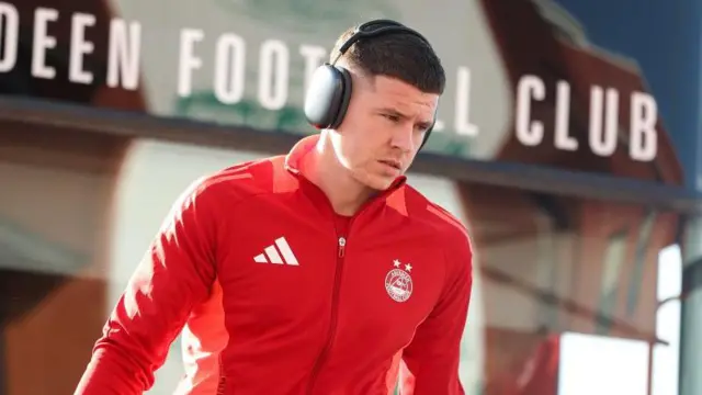 GLASGOW, SCOTLAND - OCTOBER 19: Aberdeen's Kevin Nisbet arrives ahead of a William Hill Premiership match between Celtic and Aberdeen at Celtic Park, on October 19, 2024, in Glasgow, Scotland. (Photo by Ross MacDonald / SNS Group)