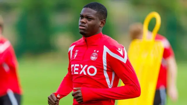 Mitchy Ntelo training with Aberdeen
