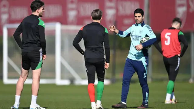 Mikel Arteta coaches