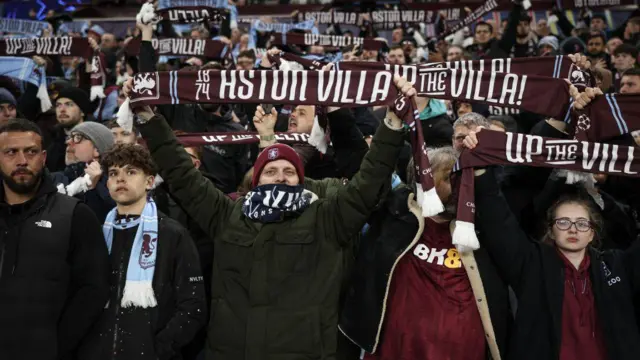 Villa fans
