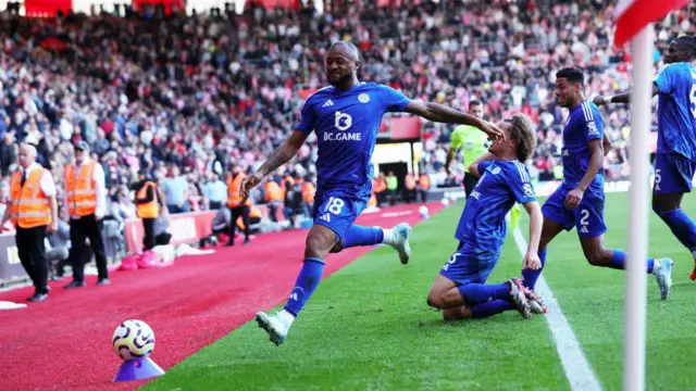 Jordan Ayew of Leicester City celebrates after scoring to make it 2-3 during the Premier League match between Southampton and Leicester City at St Mary's Stadium