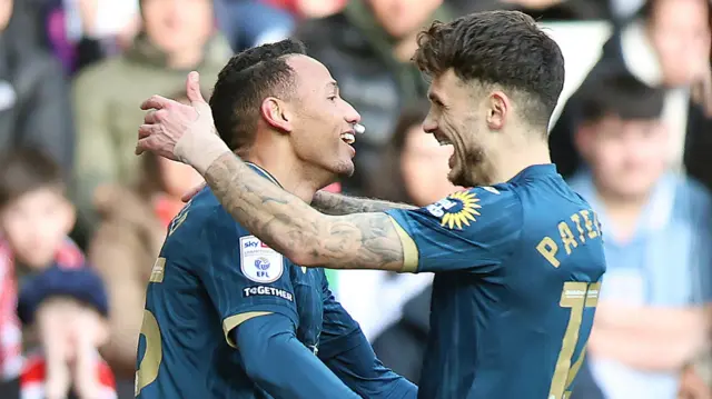 Ronald celebrates at Sunderland alongside Jamie Paterson