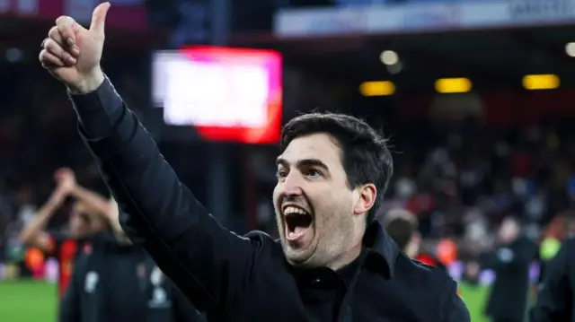 Andoni Iraola offers a thumbs up to the crowd