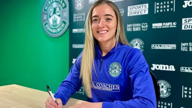 Lauren Doran-Barr signing Hibs extension