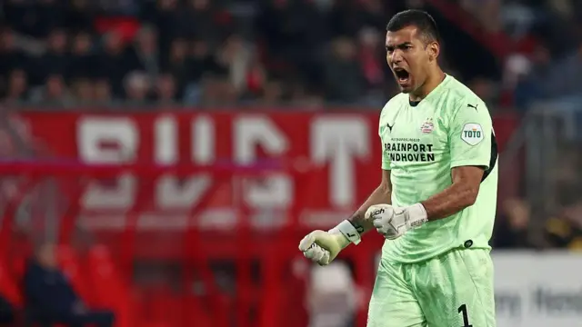 Walter Benitez playing for PSG
