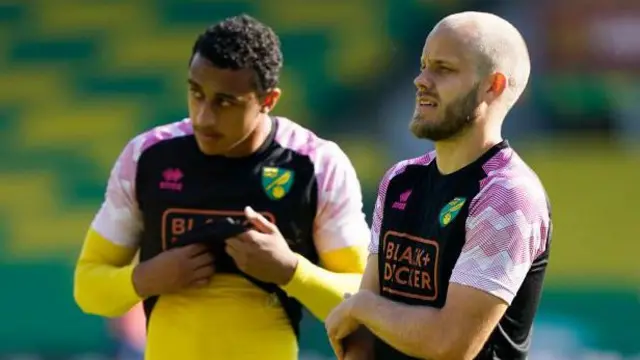 Adam Idah and Teemu Pukki in training at Norwich in 2020