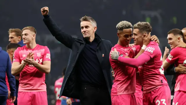 Kieran McKenna and players celebrate win over Tottenham