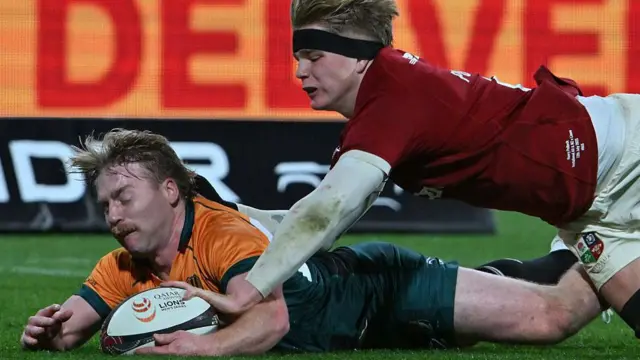 Henry Pollock scores a try