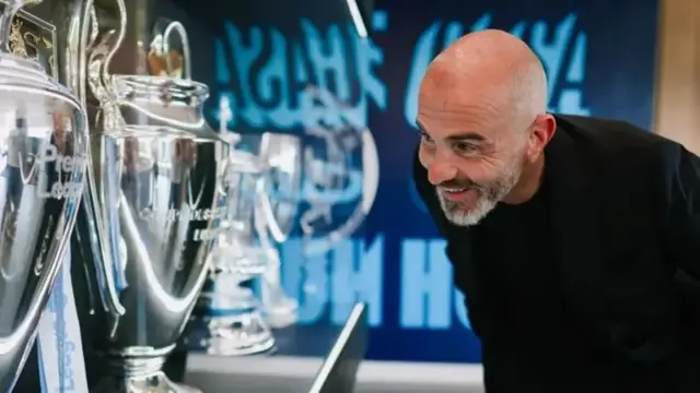 Enzo Maresca looks at Manchester City's trophies
