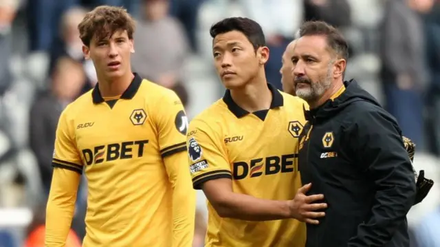 Fer Lopez, Hwang Hee-chan and Vitor Pereira look dejected after defeat