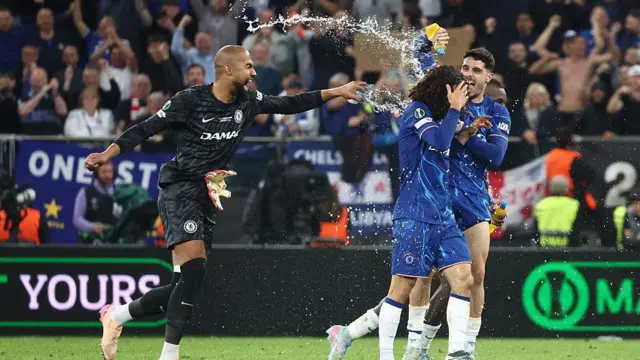 Chelsea players celebrate victory