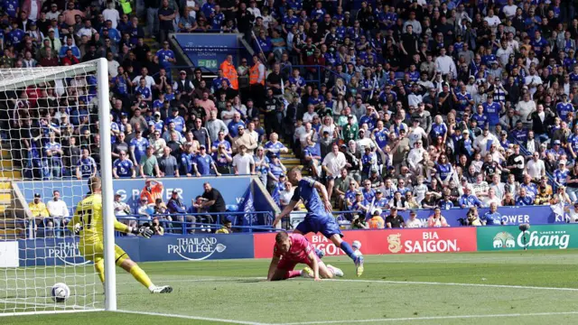 Jamie Vardy scores his final goal for Leicester