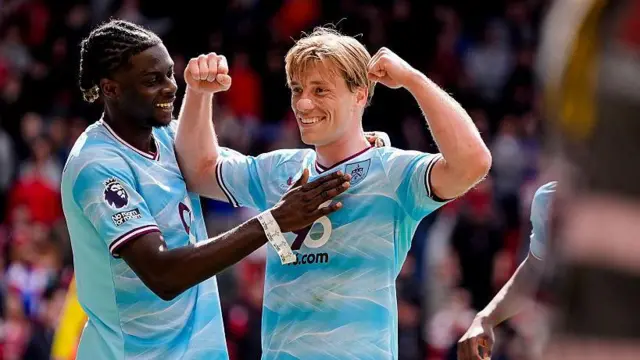 Zian Flemming celebrating for Burnley