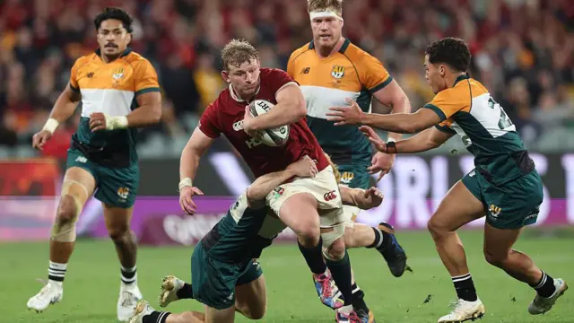 Jac Morgan running with the ball