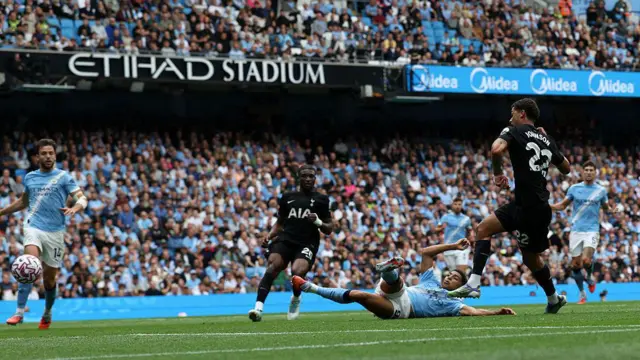 Brennan Johnson scores for Tottenham