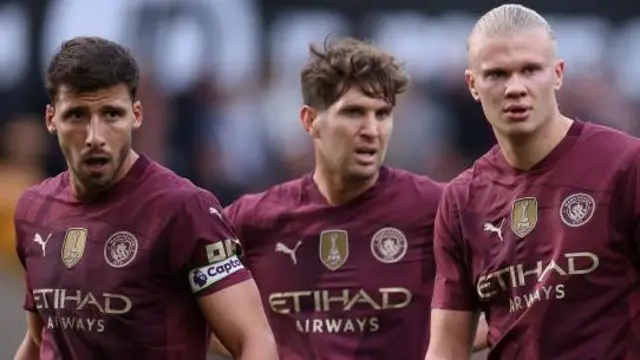 Manchester City players look on against Wolves