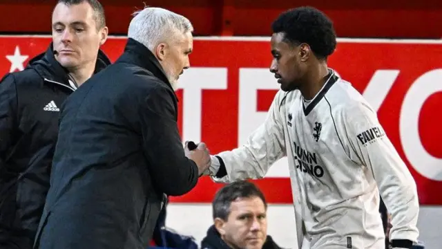 Dundee United's Jim Goodwin shakes hands with Amar Fatah
