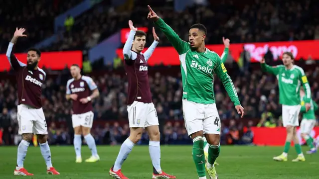 Jacob Ramsay appeals to assistant referee