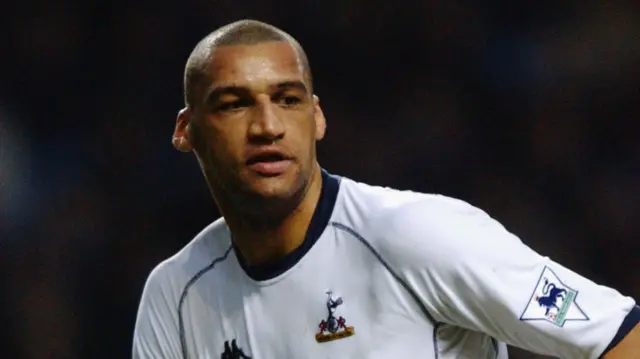 Dean Richards in action for Tottenham Hotspur